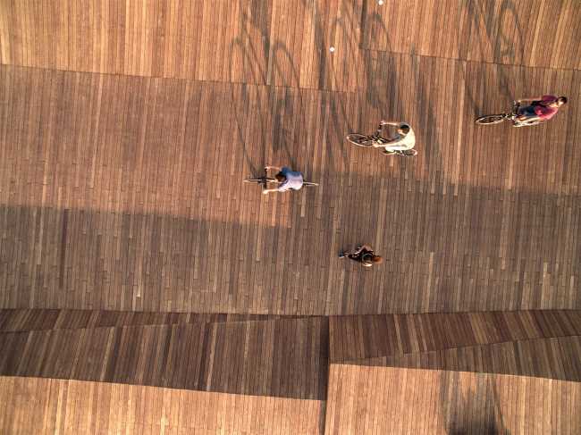 Ponte in legno e pista ciclabile